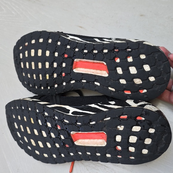 Adidas by Stella McCartney Black and White Sneakers, Size 8 - Picture 5 of 9